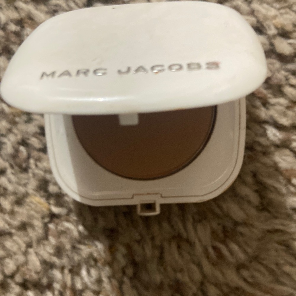 Marc Jacobs bronzer.
